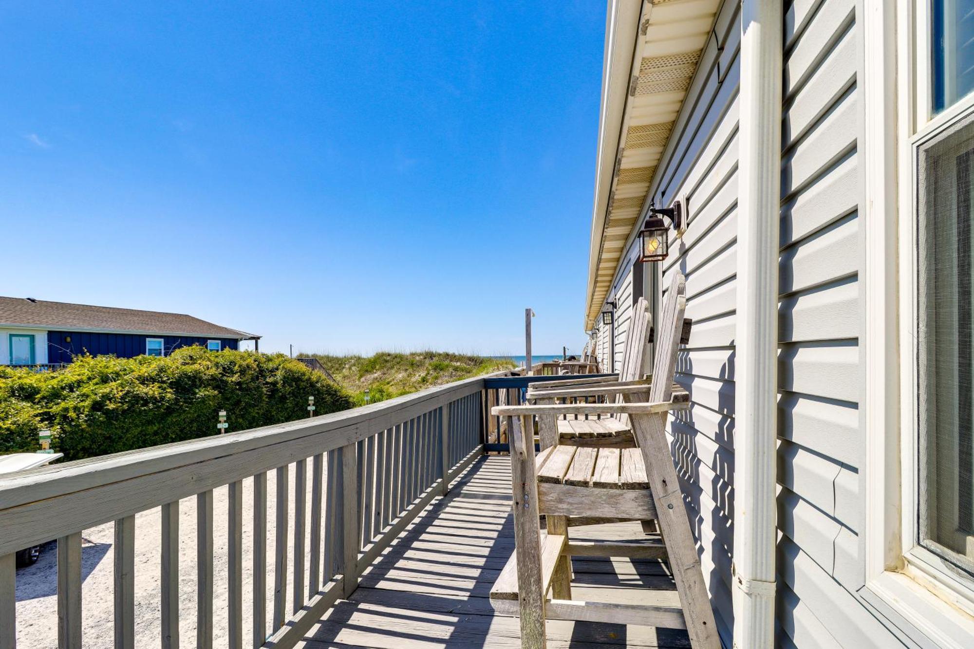 Oak Island Condo With Ocean View Steps To Beach! Exterior photo