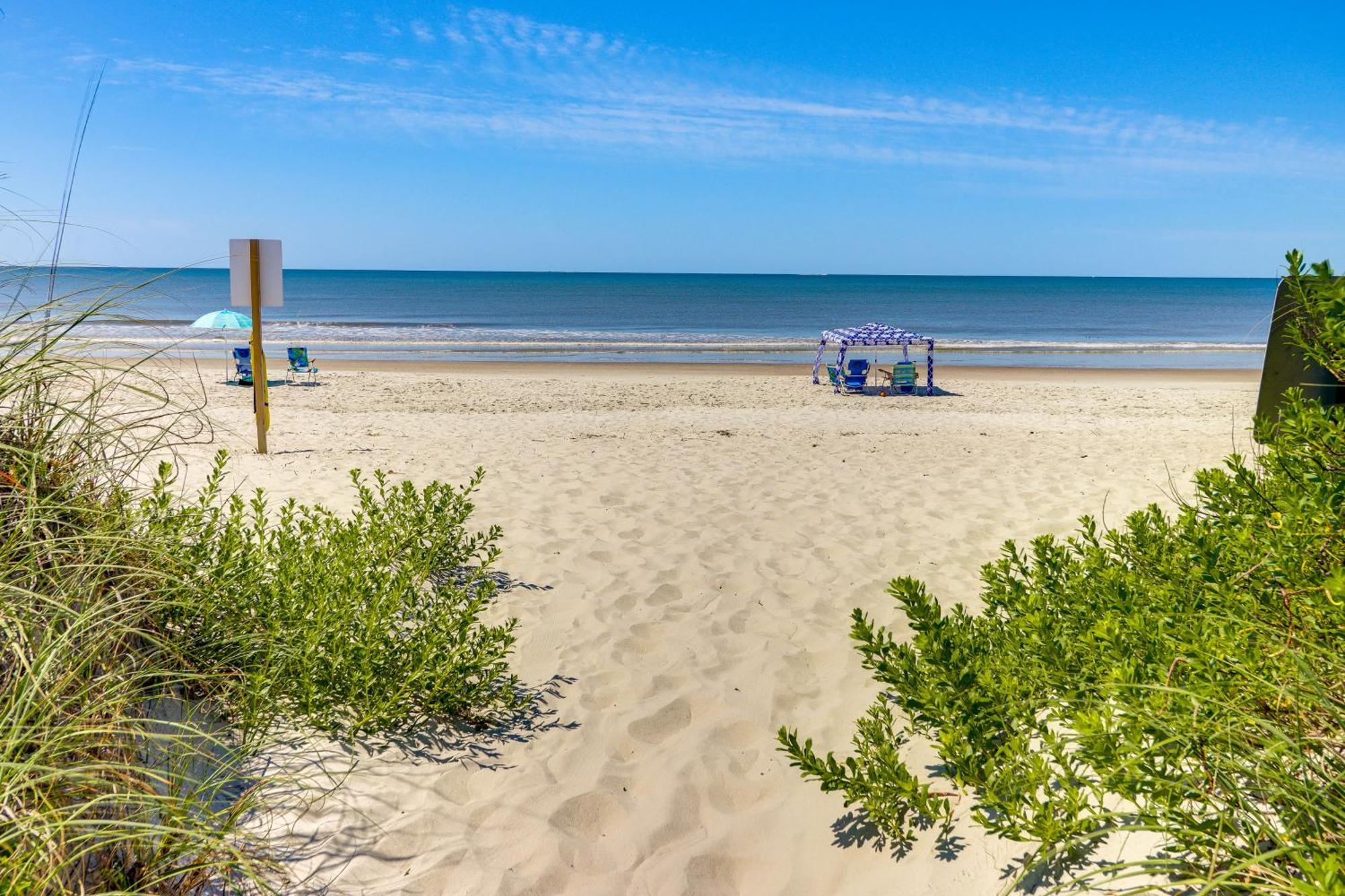 Oak Island Condo With Ocean View Steps To Beach! Exterior photo